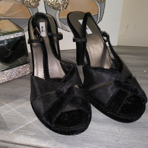 metro black heels